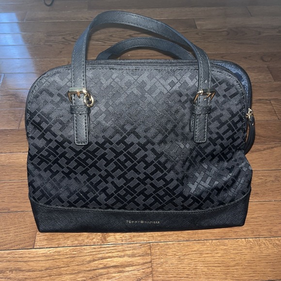 Tommy Hilfiger Black Medium Size Signature Logo Tote Shoulder Bag - Picture 1 of 5